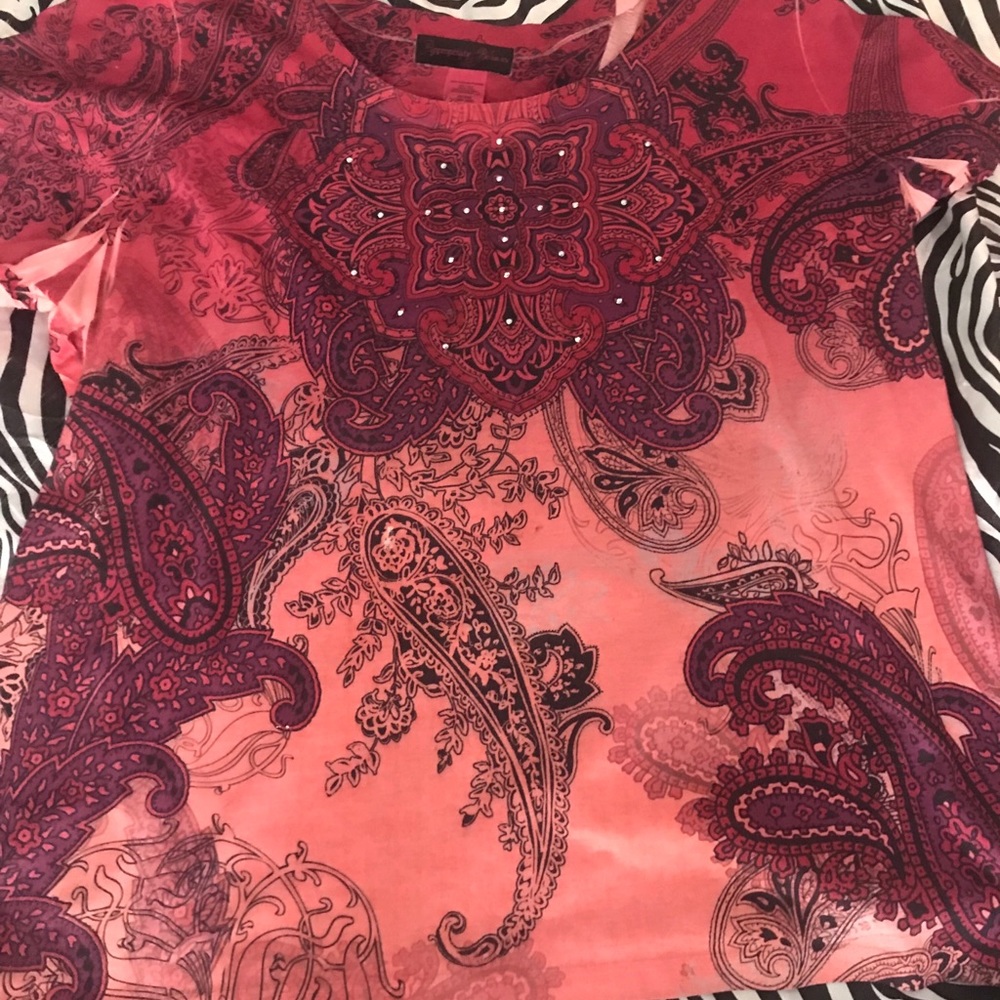Red / peach design shirt
